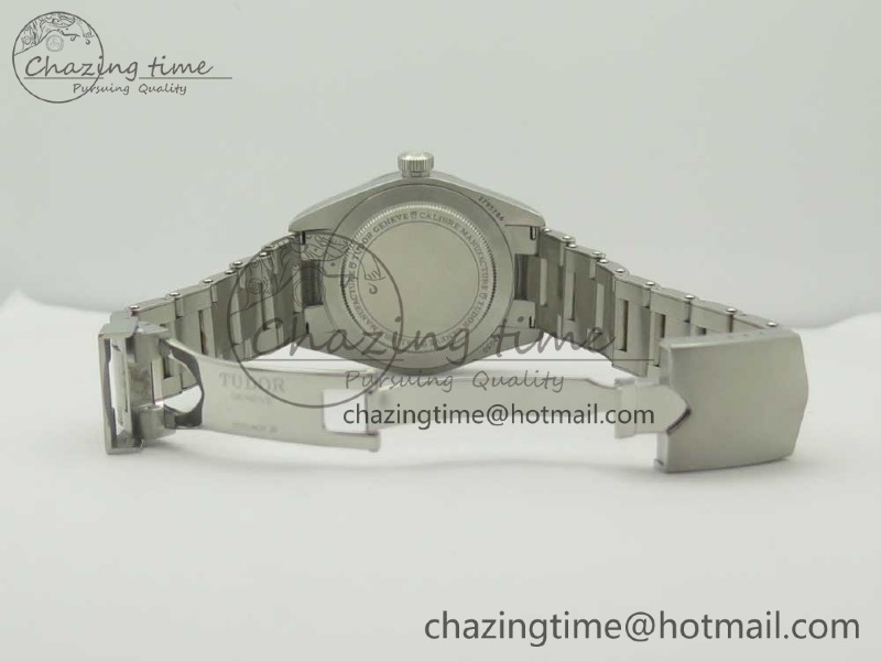Heritage-Black-Bay-Fifty-Eight-39mm-SS-ZF-1-1-Best-Edition-Black-Dial-on-SS-Bracelet-A2824-V2_-10.jpg