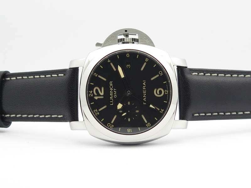 PAM-531-Q-VSF-1-1-Best-Edtion-On-Black-Leather-Strap-P9003-Free-Leather-Strap-5.jpg